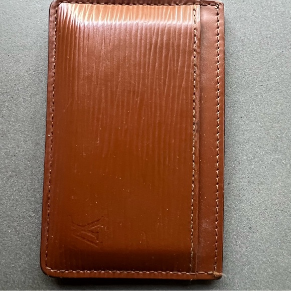 Louis Vuitton epi leather card holder. - Picture 2 of 4